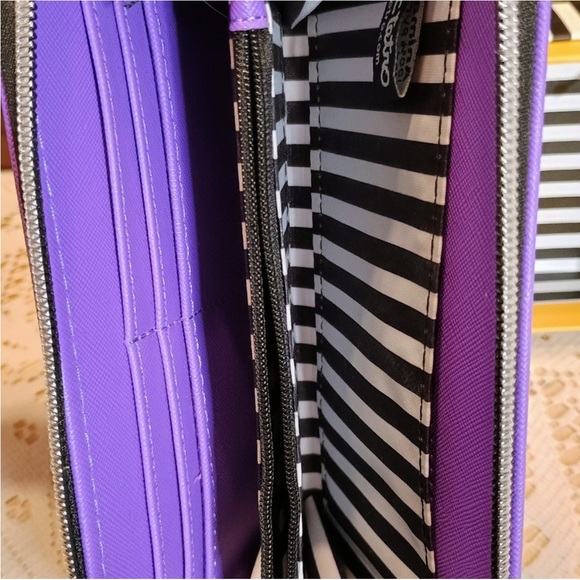 Marc Tetro Purple Dog Zip around wallet - Picture 3 of 4